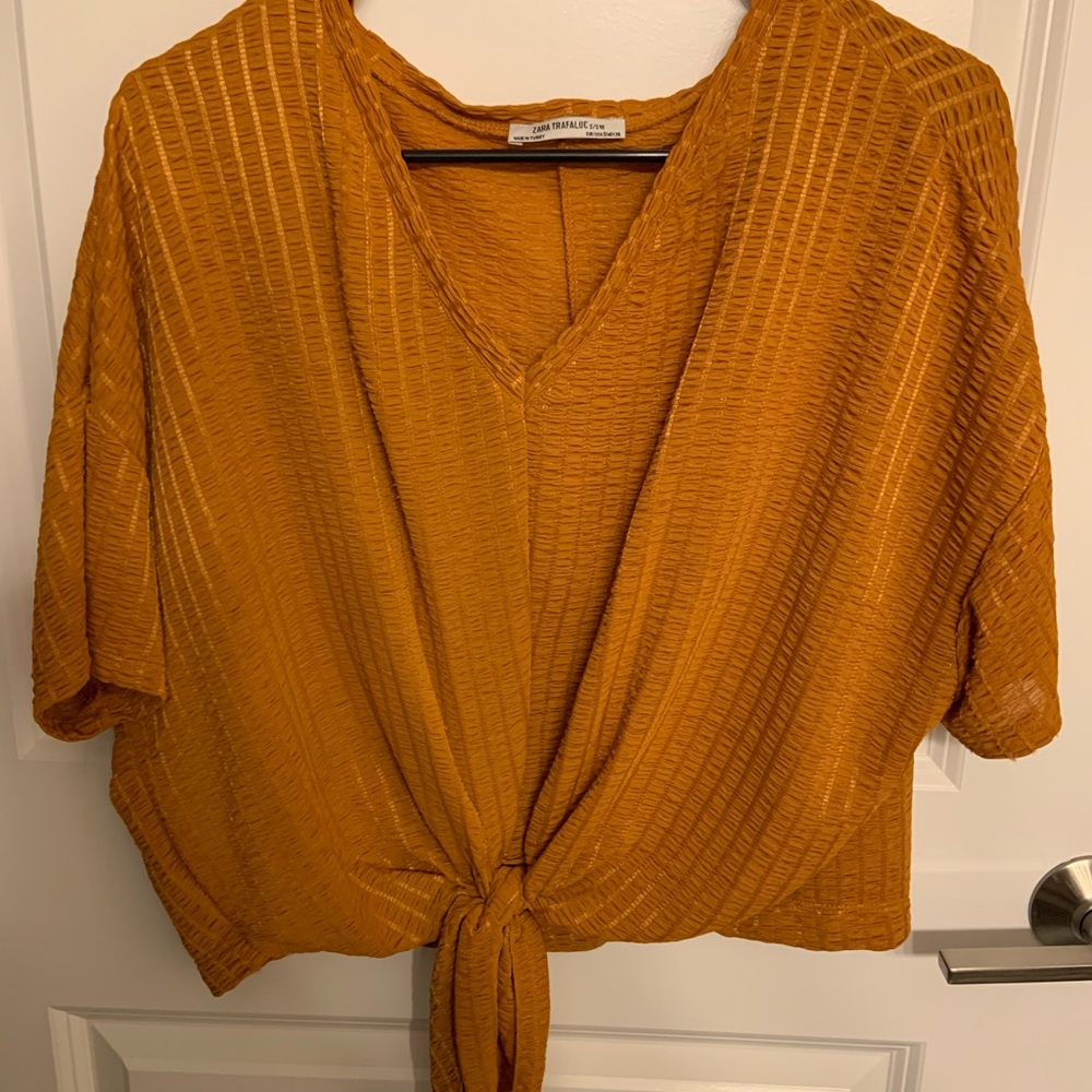 Cropped, tie front Zara top